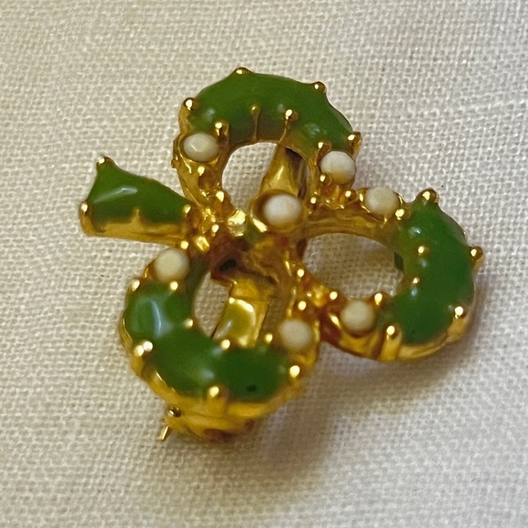 Vintage 1950s Four-Leaf Clover Brooch with Green Enamel & Milk Glass - Picture 5 of 6